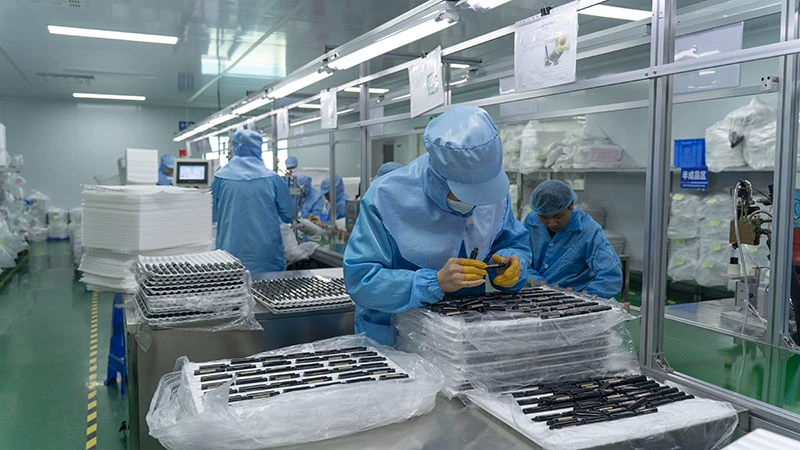 How Small Buyers Can Select Reliable Lip Gloss Tube Suppliers: 3 Practical Screening Standards