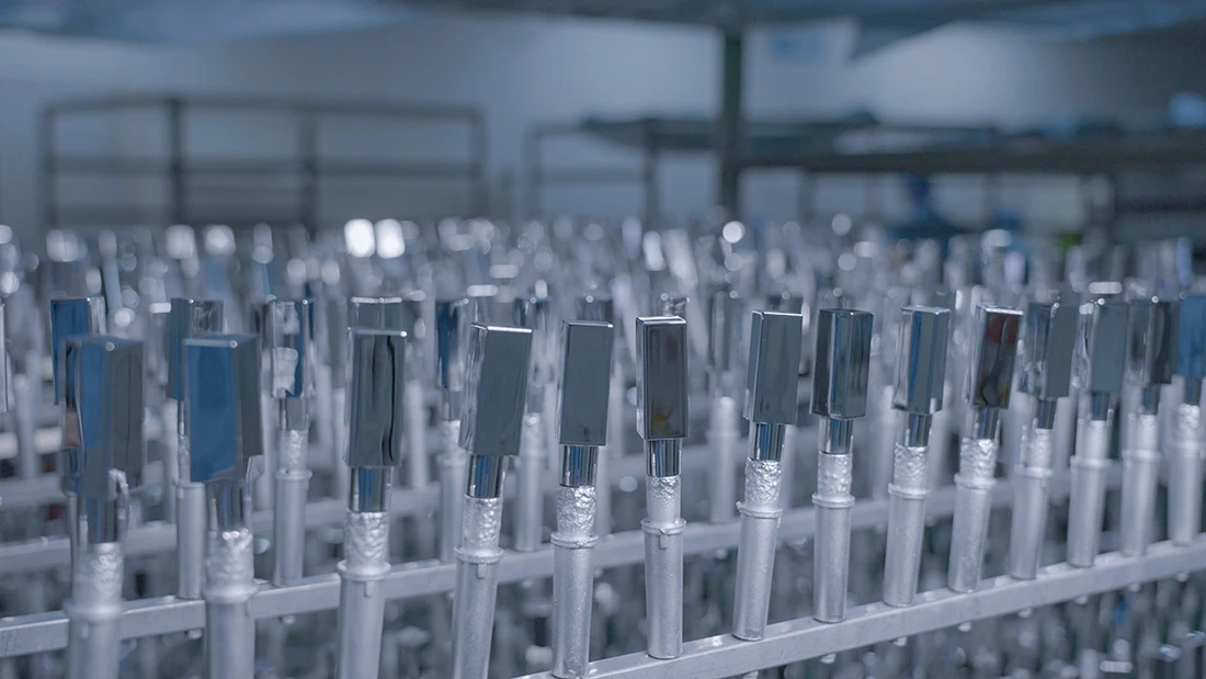 Lipstick Tube Procurement Guide: How to Avoid Cracking, Odor, Cost, Mold, and Quality Inspection Pitfalls