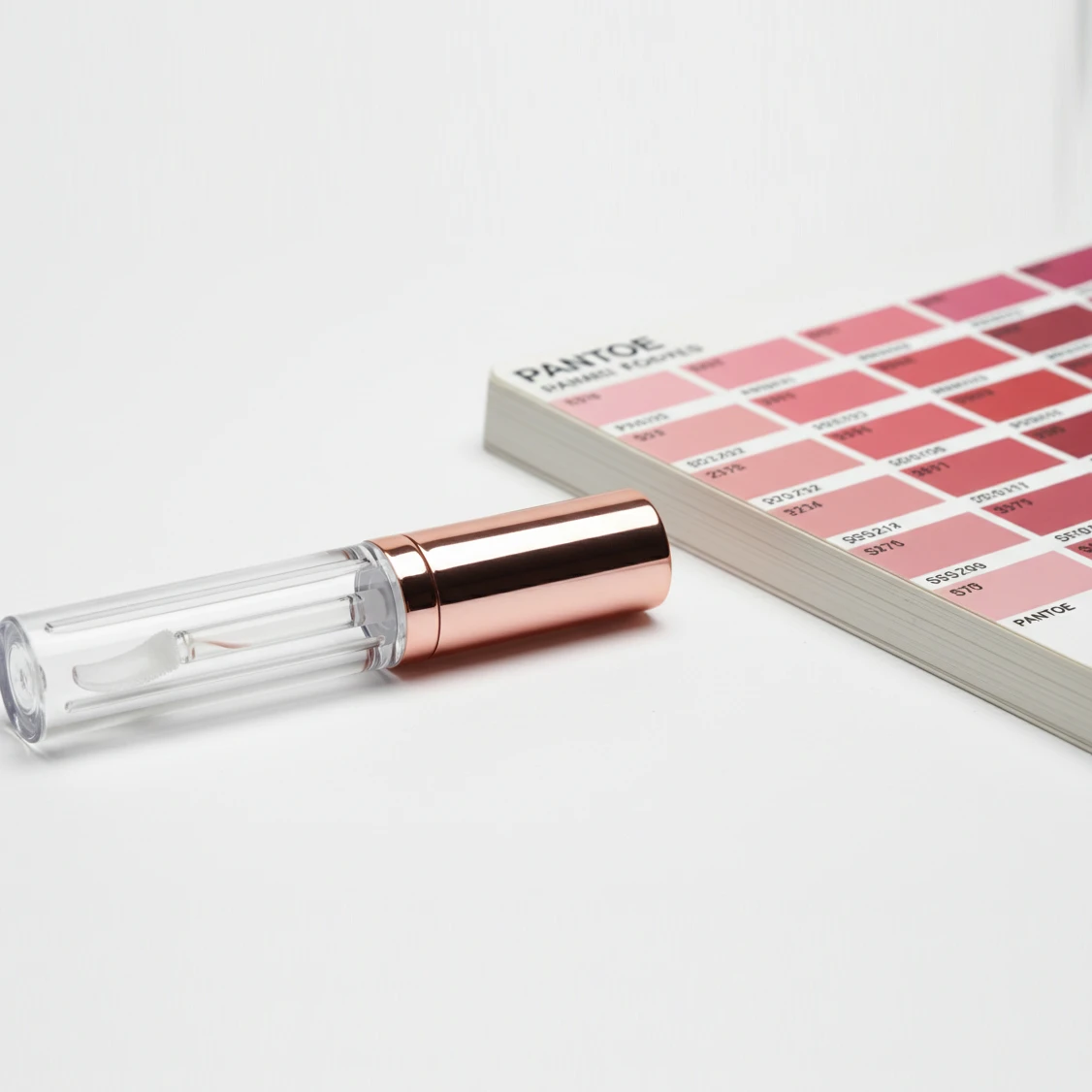 How to Avoid Color Difference in Lip Gloss Tube Packaging: Standards, Causes, and Solutions-01